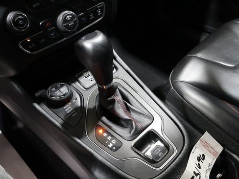 Certified 2022 Jeep Cherokee Trailhawk w/ Sound & Nav Group image 38