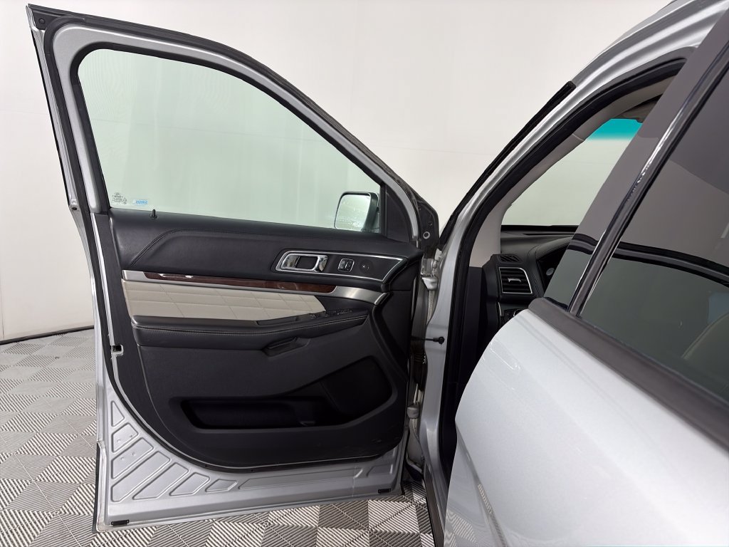 Used 2016 Ford Explorer Platinum AWD/4WD image 10