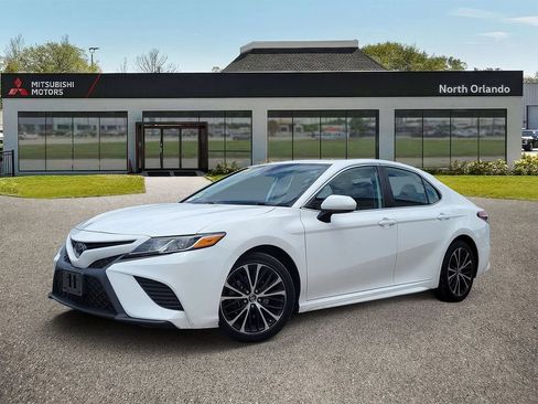 Used 2019 Toyota Camry SE FWD image 1