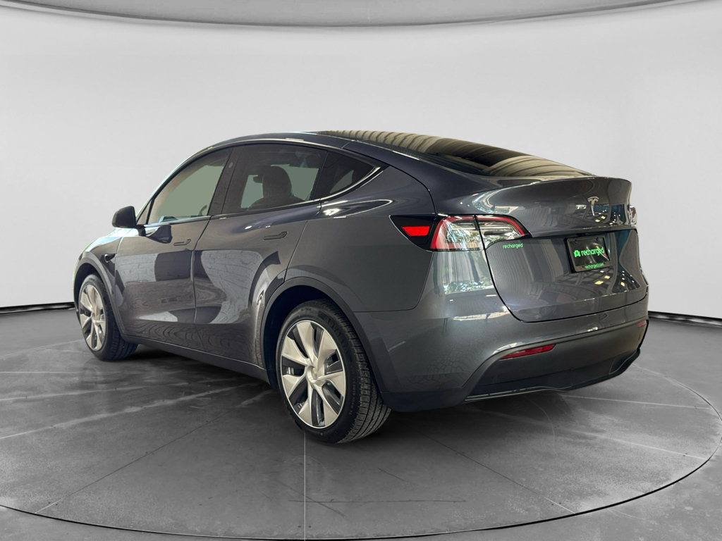 Used 2023 Tesla Model Y 2WD image 2