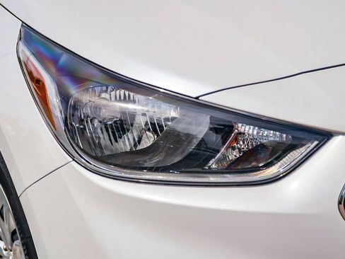 Used 2019 Hyundai Accent SE FWD image 10