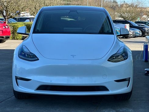 Used 2022 Tesla Model Y Performance image 8