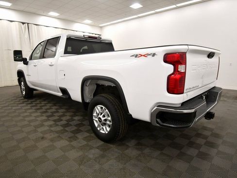 Used 2024 Chevrolet Silverado 2500 LT w/ Convenience Package image 5