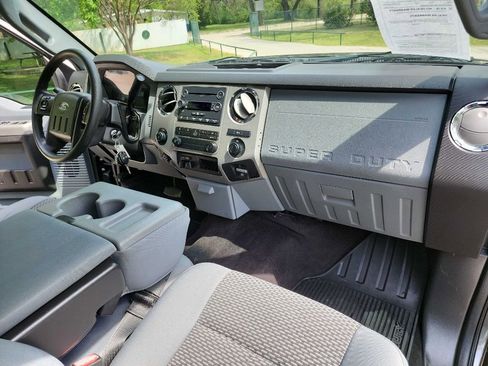 Used 2016 Ford F250 XLT w/ XLT Interior Package image 38