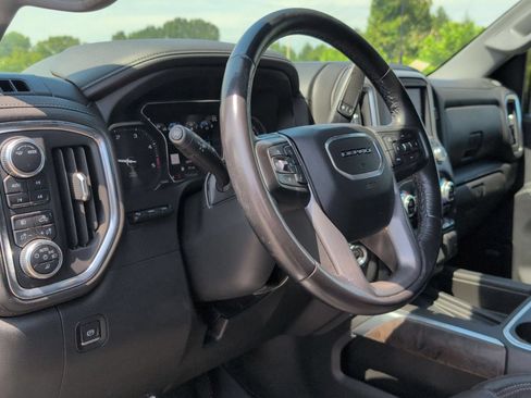 Used 2022 GMC Sierra 2500 Denali w/ Denali Black Diamond Edition AWD/4WD image 11