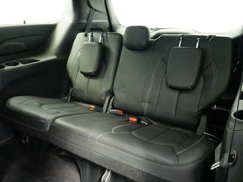 Certified 2020 Chrysler Pacifica Touring-L w/ Advanced Safetytec Group image 22