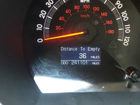 Used 2011 Toyota Tundra Limited image 40