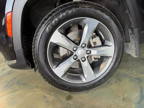 Used 2022 Jeep Grand Cherokee L Limited AWD/4WD image 28