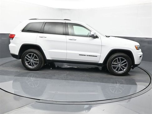 Used 2017 Jeep Grand Cherokee Limited image 6