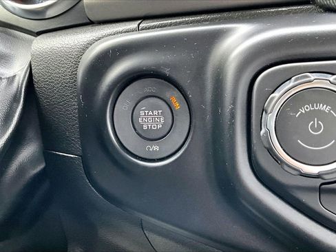 Certified 2022 Jeep Gladiator Sport AWD/4WD image 27