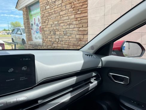 Used 2025 Kia K4 LXS image 34