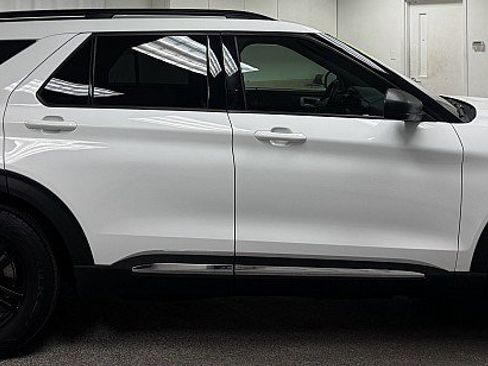 Used 2020 Ford Explorer XLT w/ Equipment Group 202A image 4