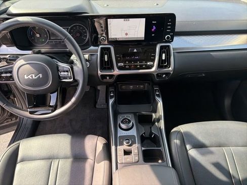 Used 2023 Kia Sorento EX image 27