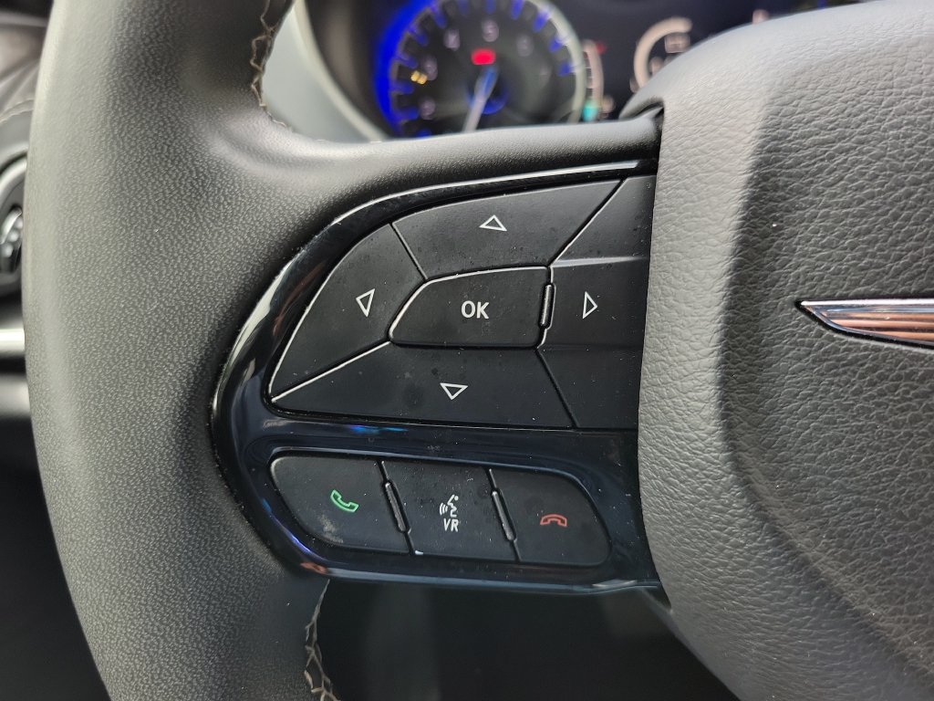 Used 2024 Chrysler Pacifica Touring FWD image 22