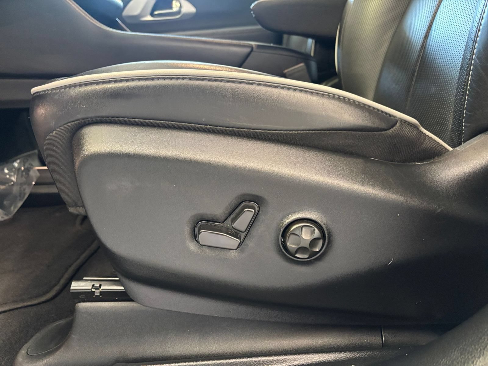 Used 2025 Chrysler Pacifica Limited FWD image 22