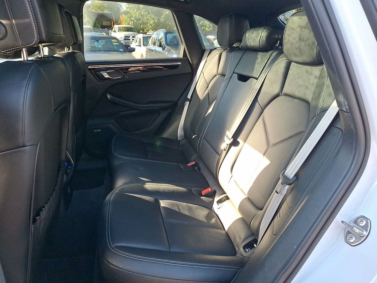 Used 2024 Porsche Macan AWD/4WD image 8
