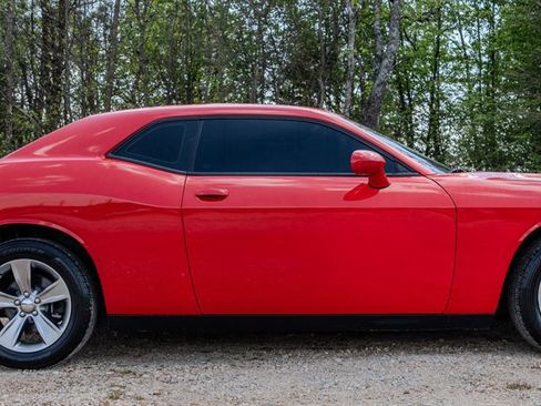 Used 2021 Dodge Challenger SXT RWD image 6