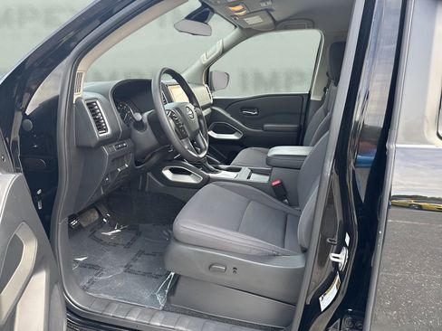 Used 2023 Nissan Frontier SV image 9
