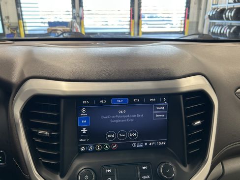 Used 2023 GMC Acadia SLT image 29