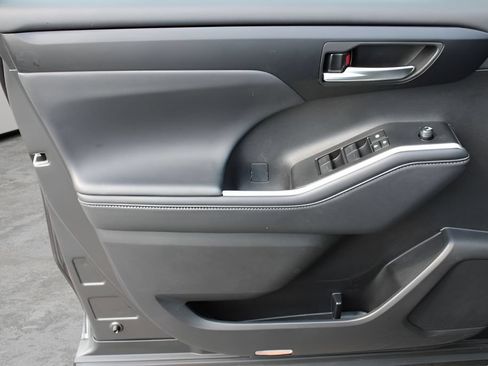 Certified 2025 Toyota Highlander XLE AWD/4WD image 20