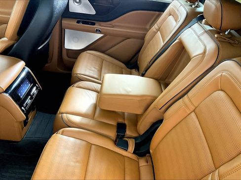 Used 2022 Lincoln Aviator Black Label w/ Dynamic Handling Package AWD/4WD image 37
