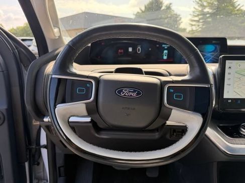 Used 2025 Ford Expedition Max Platinum w/ Platinum Ultimate Package AWD/4WD image 30