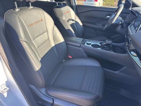 Certified 2025 Nissan Rogue SV image 26