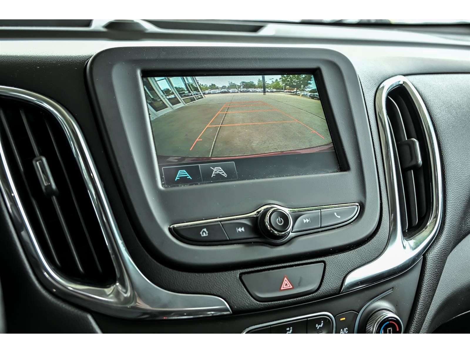 Used 2018 Chevrolet Equinox LT AWD/4WD image 19