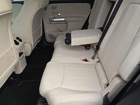 Used 2025 Mercedes-Benz GLB 250 4MATIC image 29