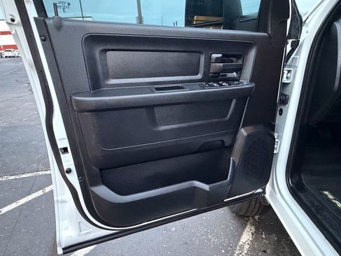 Used 2024 RAM 2500 Tradesman w/ Chrome Appearance Group image 11