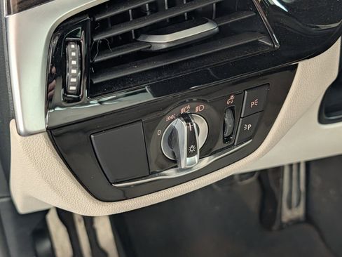 Used 2023 BMW 530i xDrive image 15