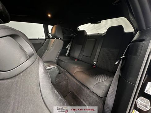 Used 2016 Dodge Challenger SXT image 31