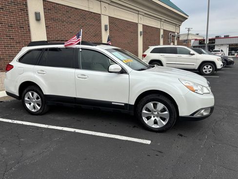 Used 2011 Subaru Outback 3.6R Limited w/ PWR Moonroof Pkg image 2