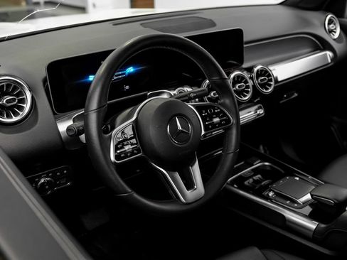 Used 2021 Mercedes-Benz GLB 250 w/ Premium Package image 18