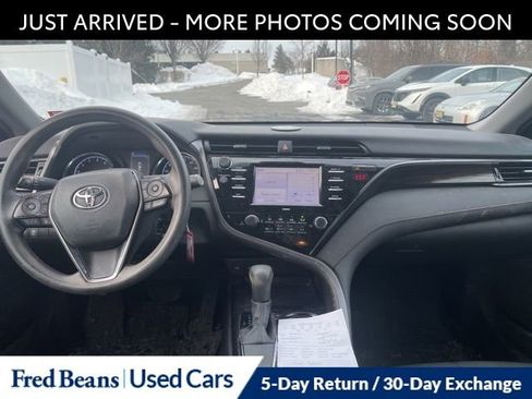 Used 2020 Toyota Camry LE image 9