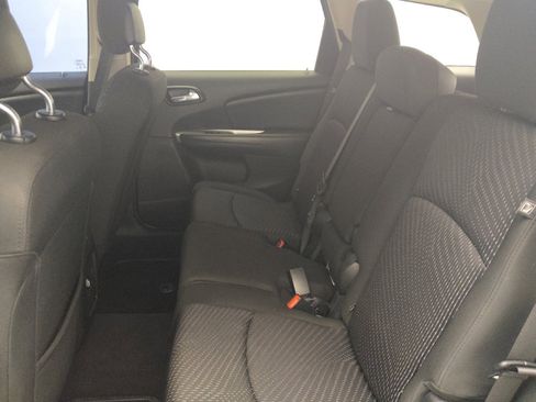Used 2019 Dodge Journey SE image 18