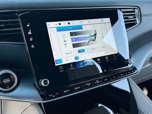 Certified 2025 Jeep Wagoneer L 4WD w/ HD Trailer Tow Package image 16