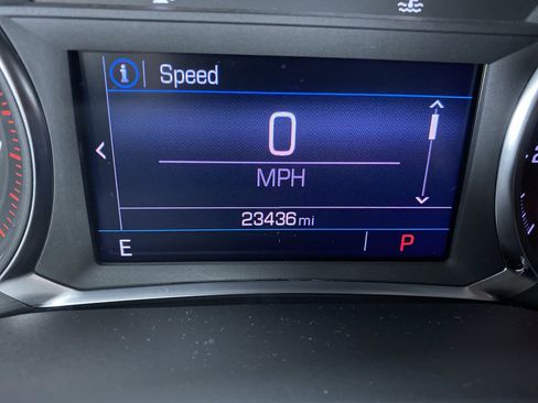 Used 2023 GMC Acadia SLE w/ Driver Convenience Package image 4