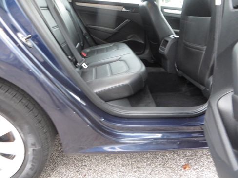 Used 2015 Volkswagen Passat 1.8T Wolfsburg Edition image 15