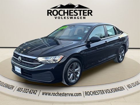 Used 2024 Volkswagen Jetta SE image 2