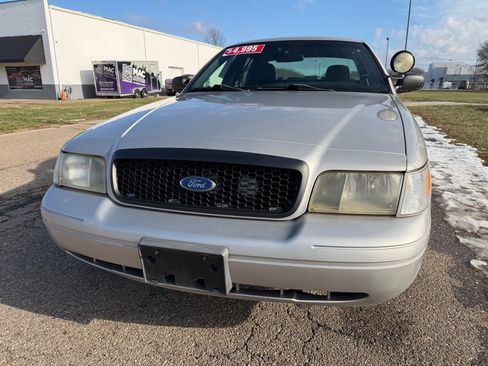 Used 2008 Ford Crown Victoria Police Interceptor image 4