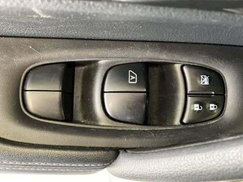 Used 2020 Nissan Rogue S image 16