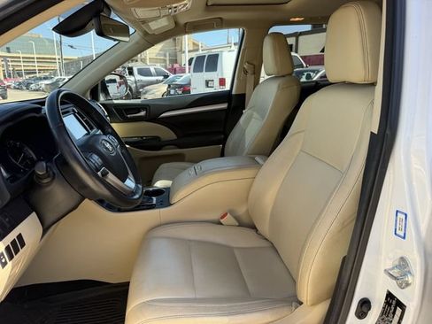 Used 2017 Toyota Highlander XLE FWD image 27