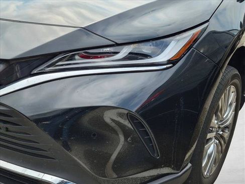 Used 2023 Toyota Venza XLE AWD/4WD image 11