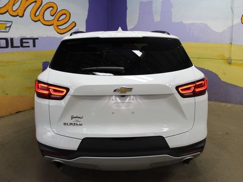 Used 2024 Chevrolet Blazer LT w/ Convenience Package FWD image 3