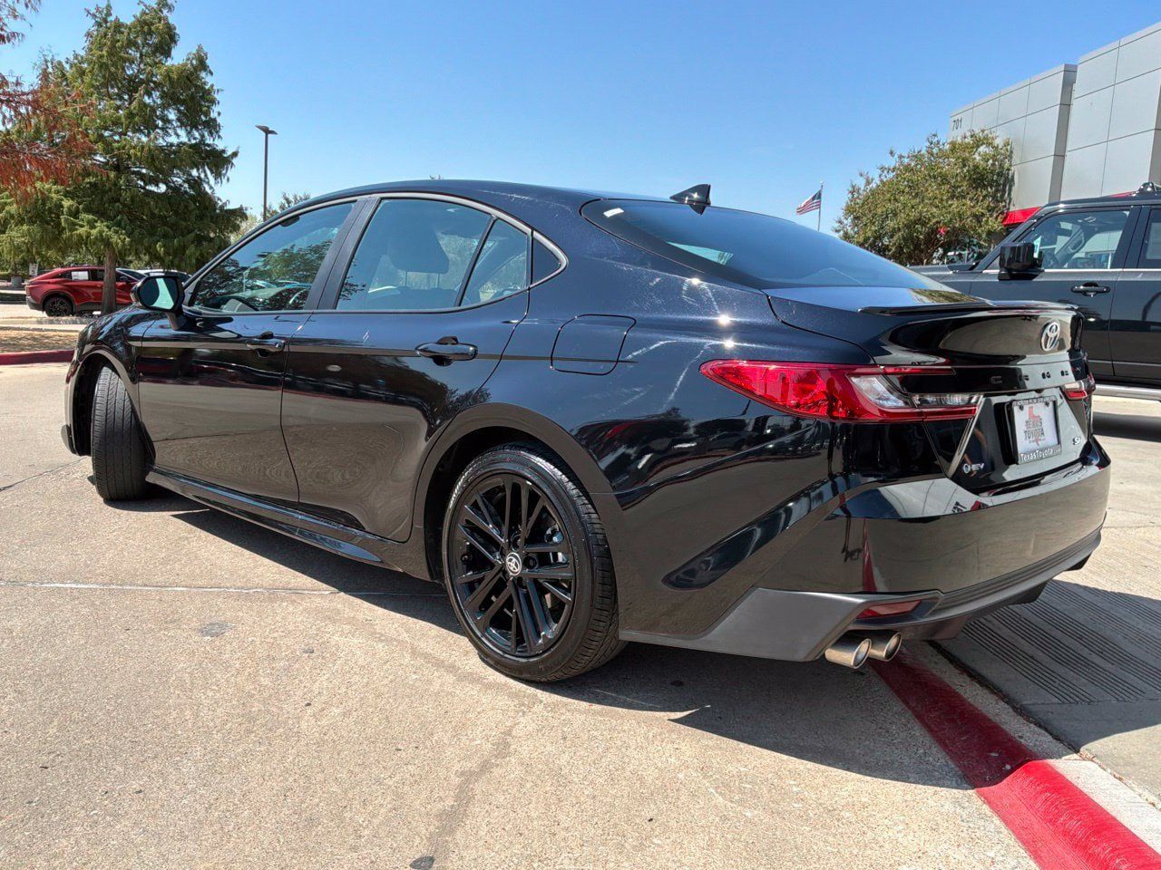 Used 2026 Toyota Camry SE FWD image 8