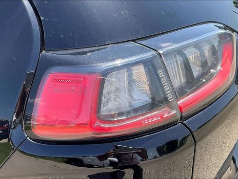 Used 2020 Jeep Cherokee Latitude FWD image 28