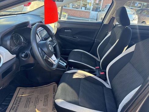 Used 2021 Nissan Versa SV image 9