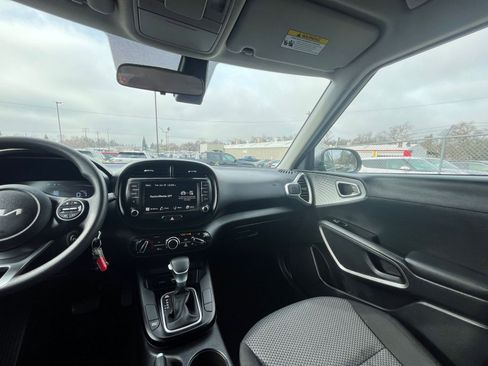 Used 2025 Kia Soul LX w/ LX Technology Package image 33