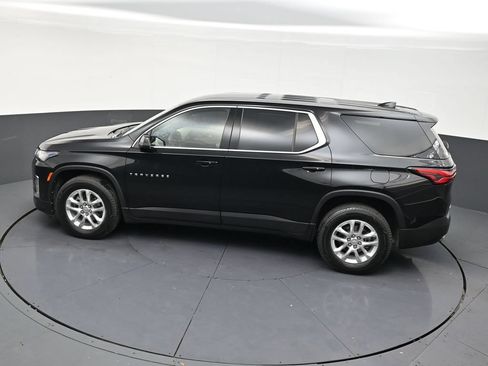 Used 2022 Chevrolet Traverse LS FWD image 12